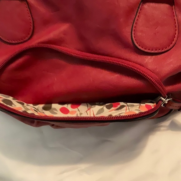 Red handbag with red funky lining - Picture 2 of 6